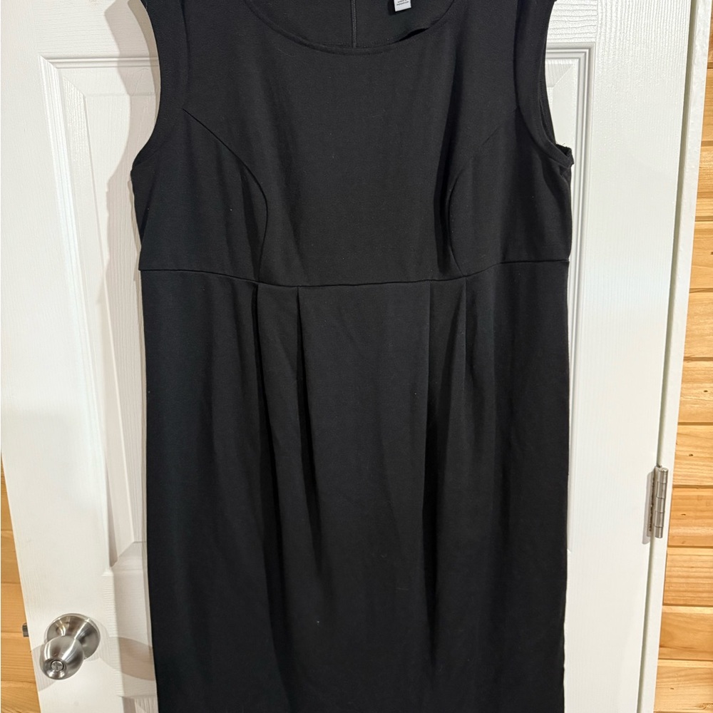 Liz Lange Black Sheath Midi Dress Crew Neck Sleeveless